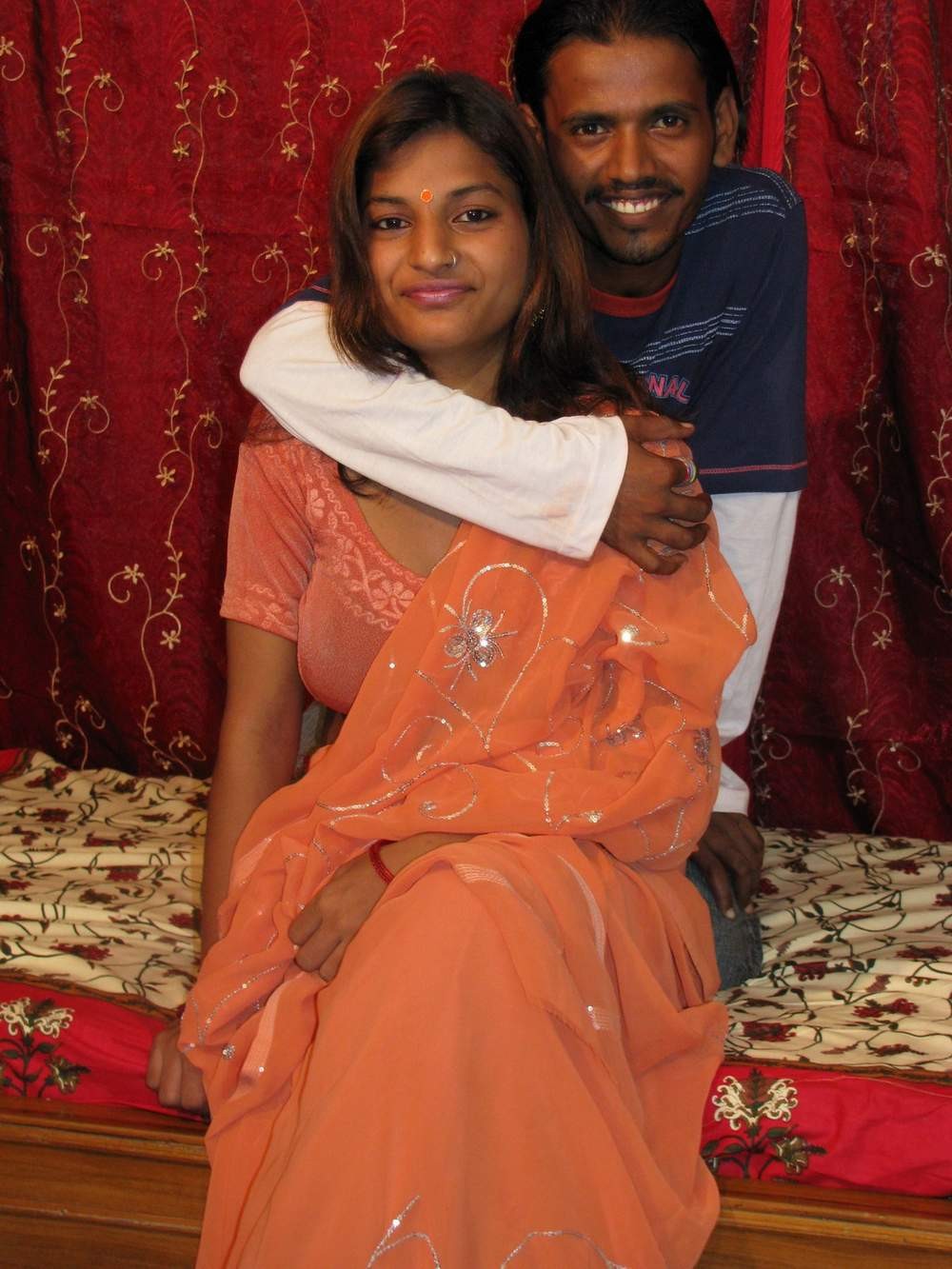 Schwangere indische Amateurin mit großen Brustwarzen bekommt Gesichtsbehandlungen
 #75853802