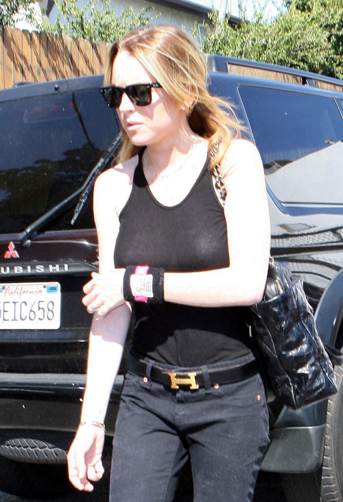 Lindsay lohan zeigt ihre Titten in see thru und Nippel
 #75415771