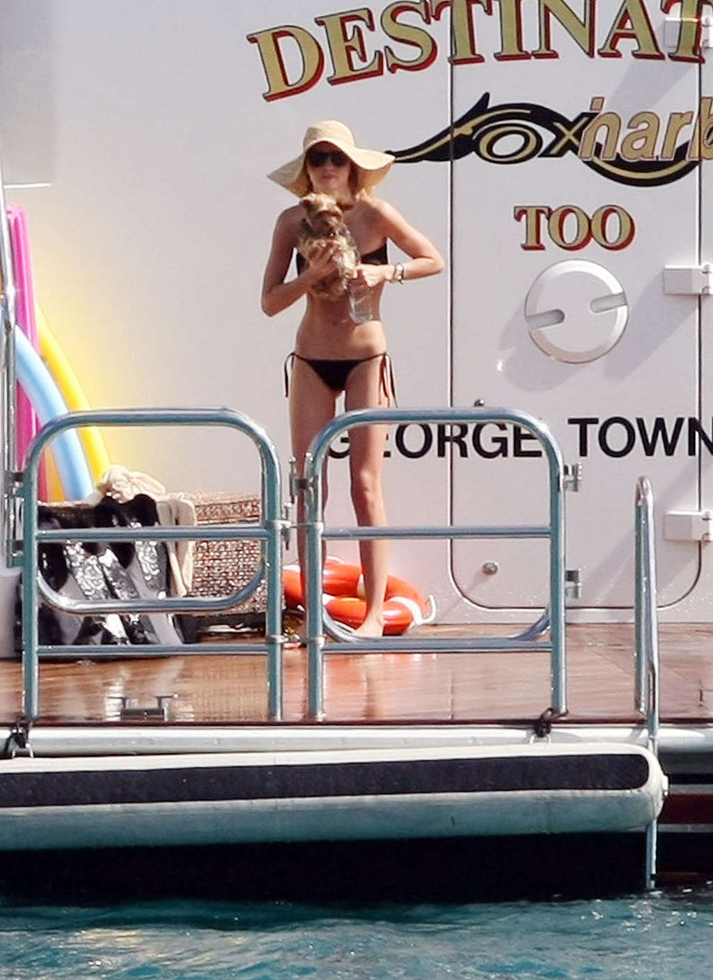 Miranda Kerr entblößt ihren schönen Körper im Bikini und ihre schönen Titten
 #75364019