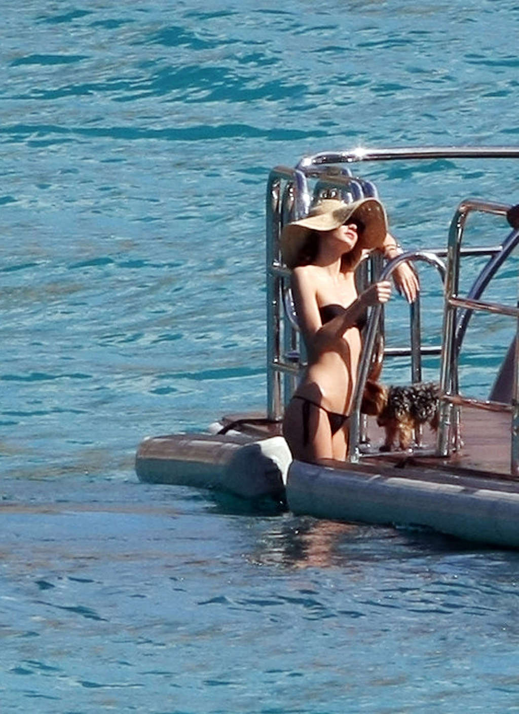 Miranda Kerr exposing her nice body in bikini and her nice tits #75364053