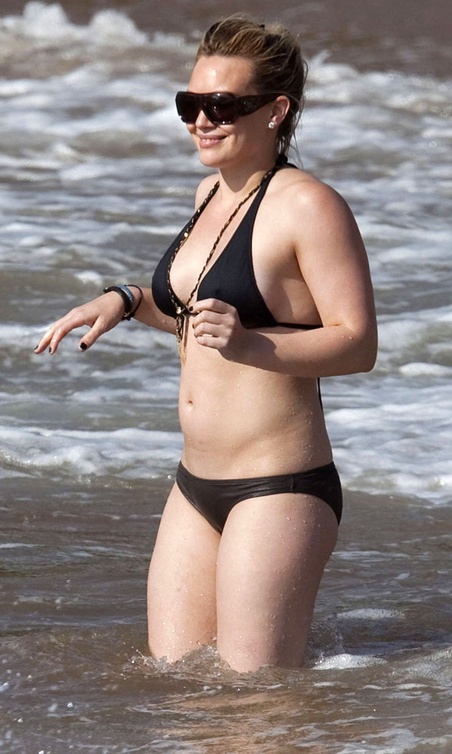 Hilary Duff exposing her sexy and hot body in bikini on beach #75349125