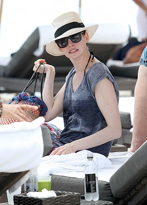 Anne Hathaway exposing sexy body and hot ass in bikini #75263081