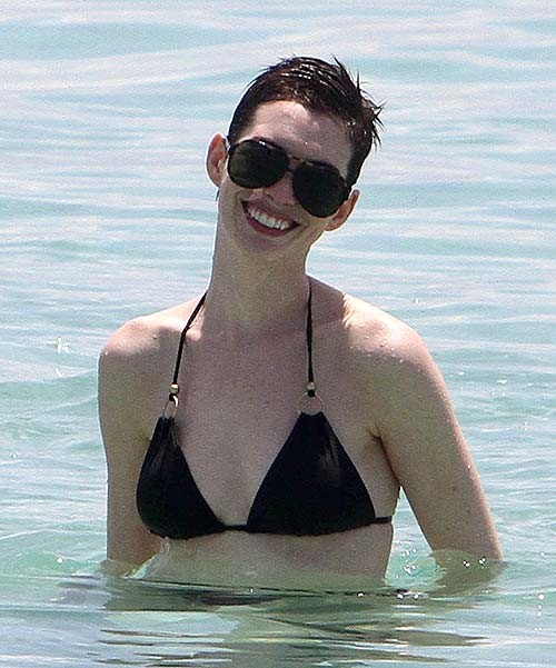 Anne Hathaway exposing sexy body and hot ass in bikini #75263101