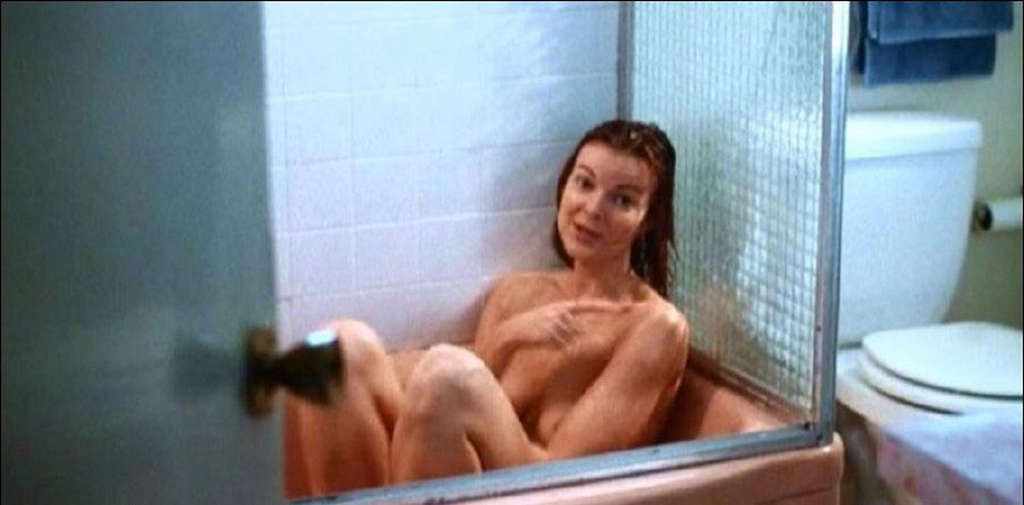 Marcia cross entblößt ihre schönen großen Titten und ihre Muschi in Filmkappen
 #75344872