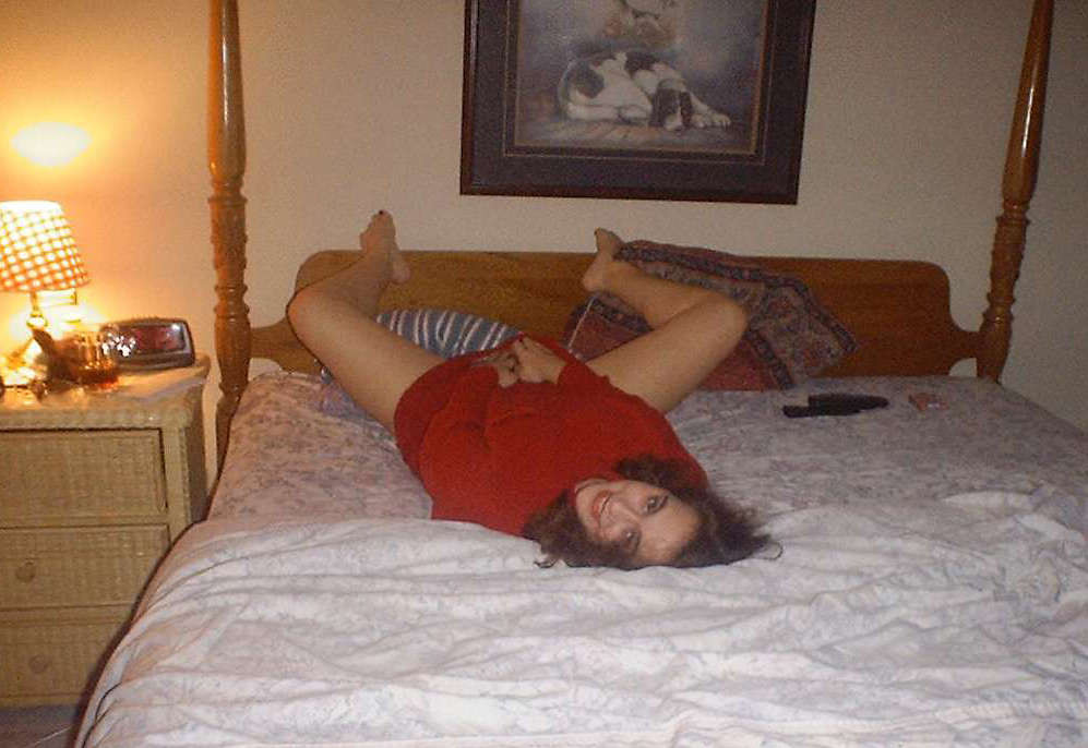 Foto di una moglie tettona nelle sue pose sexy
 #75462363