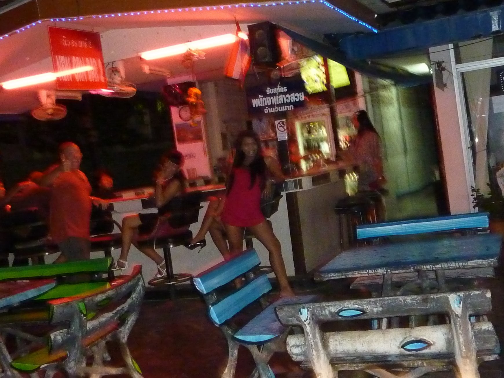 Calda prostituta di strada thai teenager che mostra la sua tenera figa asiatica
 #67939927