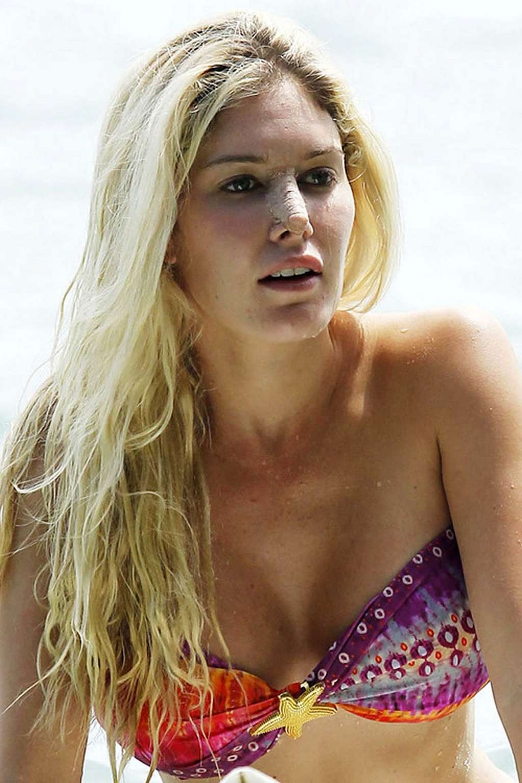 Heidi montag guardando sexy e mostrando il suo corpo sexy in bikini scatti paparazzi
 #75332866