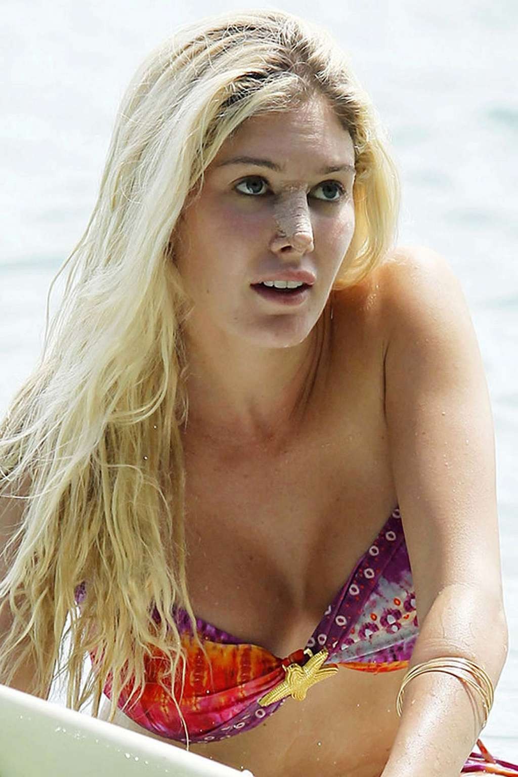 Heidi montag mostrando su cuerpo sexy en bikini paparazzi shoots
 #75332872
