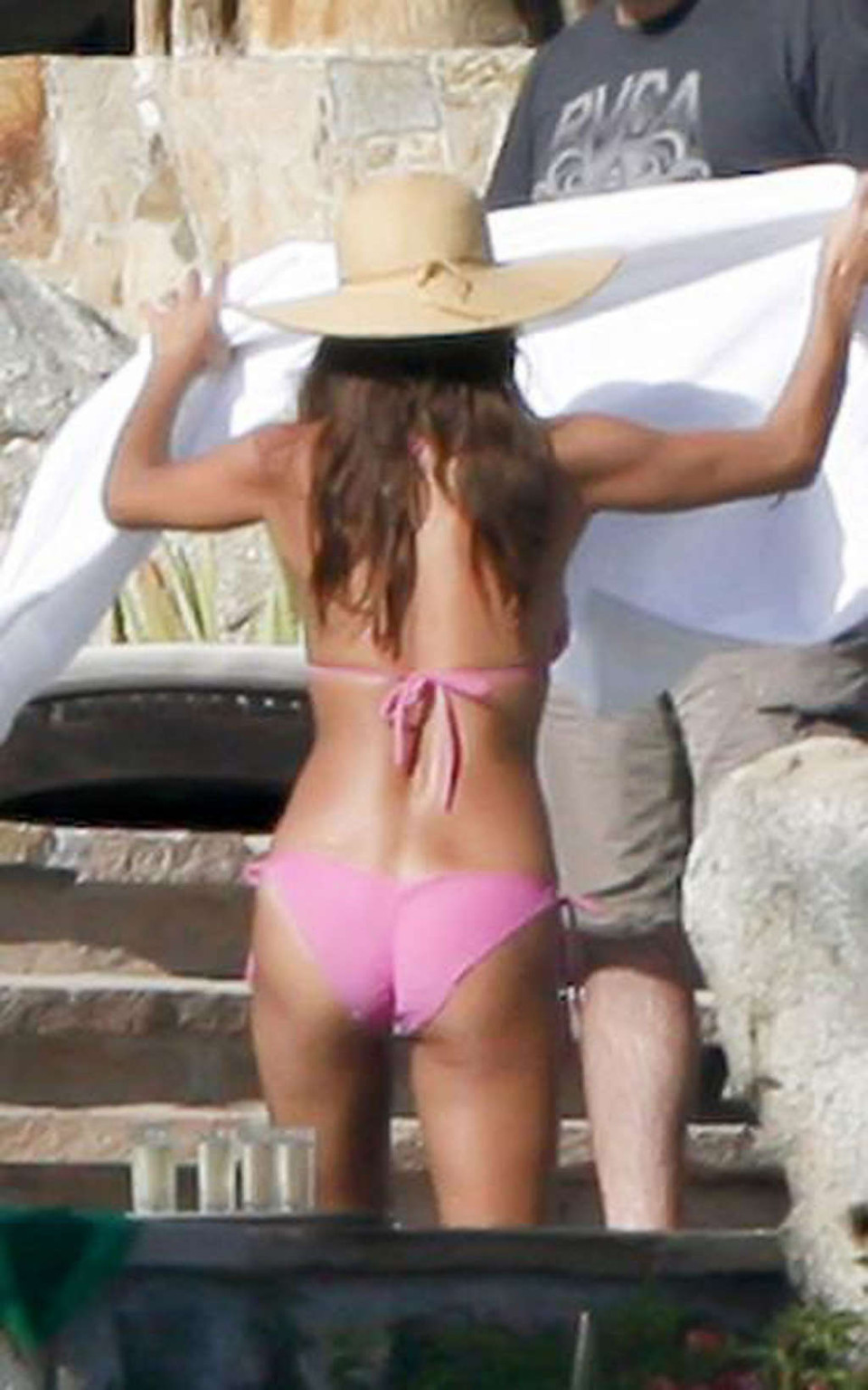 Vanessa minnillo exposing sexy körper und heiß arsch im bikini auf strand
 #75327263
