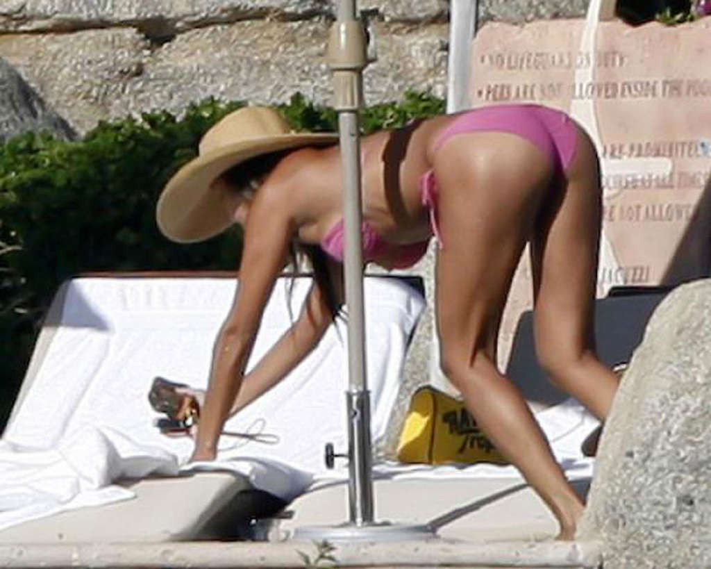 Vanessa Minnillo exposing sexy body and hot ass in bikini on beach #75327275