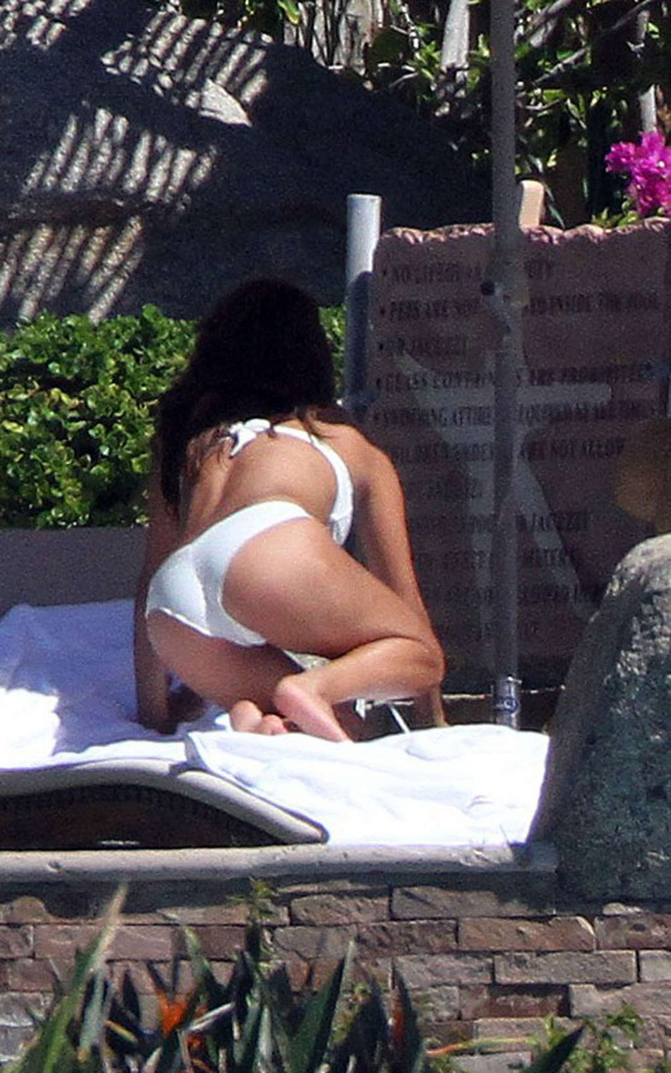 Vanessa minnillo exposing sexy körper und heiß arsch im bikini auf strand
 #75327288