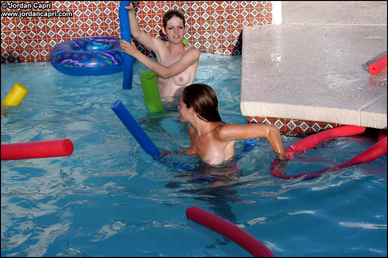 Jordan capri und ihre Freundinnen werden frech im Pool!
 #74932318