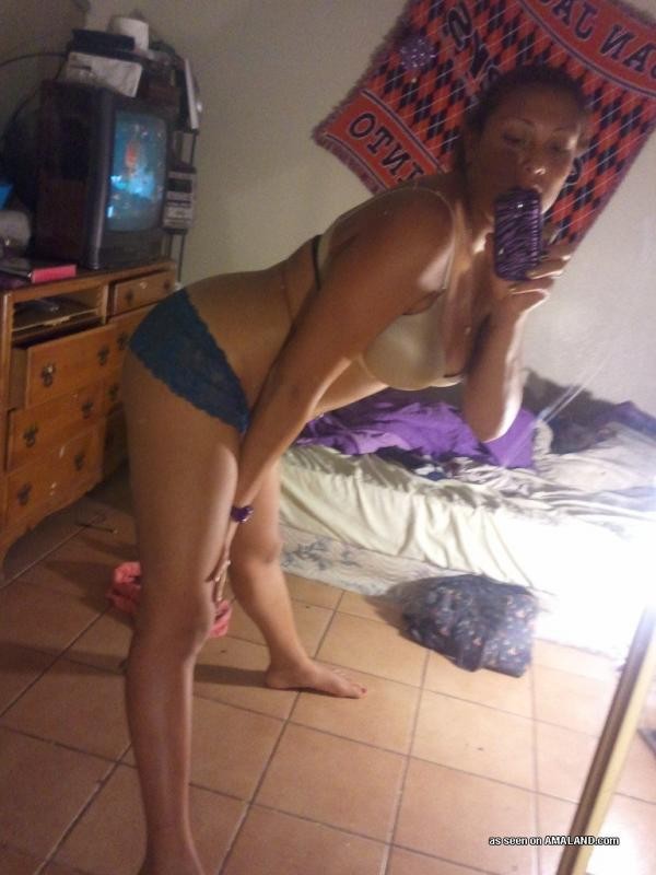 Autofoto morena amateur se despoja de su lencería
 #68123953