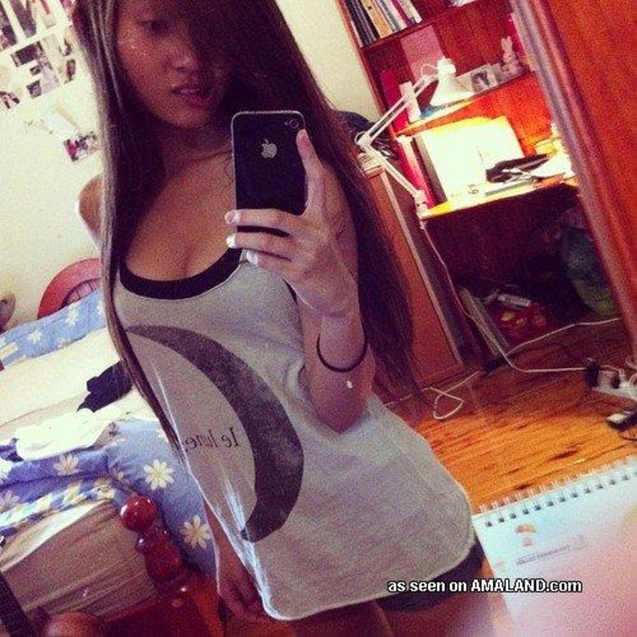 アジアのセクシーな服を着て自撮りしている女の子のコレクション
 #67627651