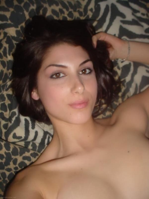 Fuite de photos d'une petite amie amatrice nue
 #67546308