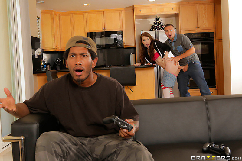 Misha cross se folla a otro chico a espaldas de su novio
 #76130090