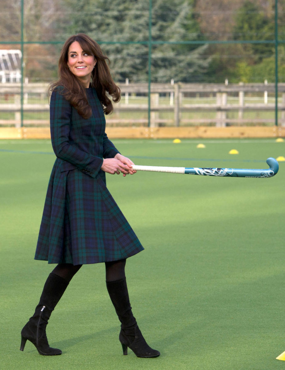 Kate middleton joue au hockey sur gazon à pangbourne
 #75247074