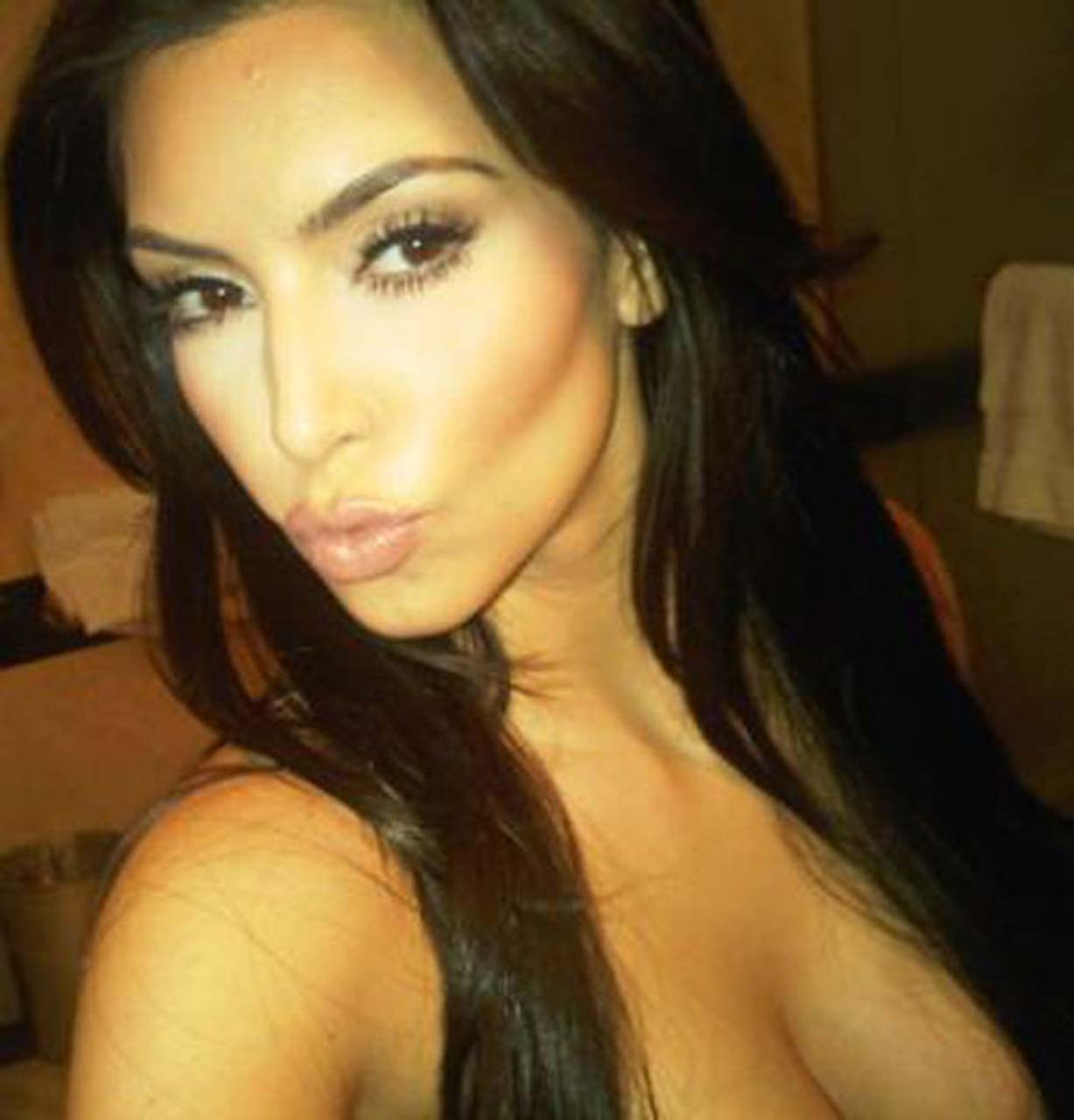 Kim Kardashian Exposing Sexy Body And Huge Boobs On Private Photos