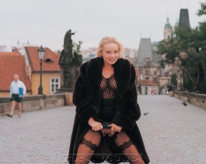 Silvia saint: Öffentliche Nacktheit
 #73920350