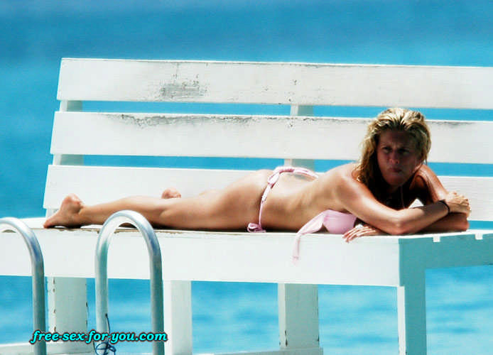 Rachel Hunter sunbathing in topless and bikini paparazzi pics #75436554