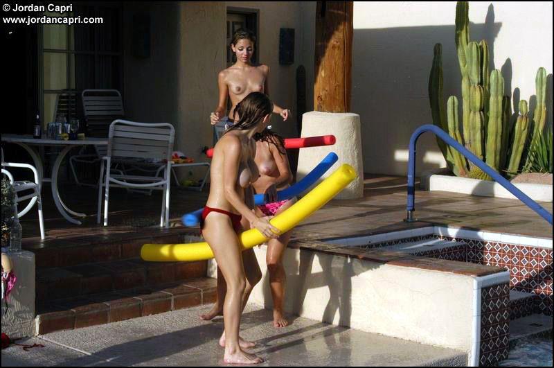 Fotos de jordan capri haciendose la traviesa con sus amigas en la piscina
 #55588670