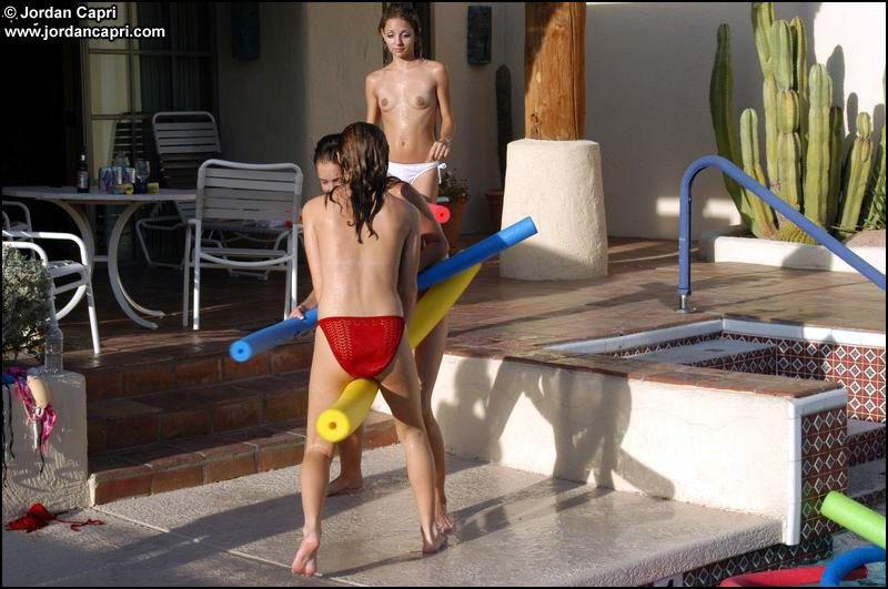 Fotos de jordan capri haciendose la traviesa con sus amigas en la piscina
 #55588696