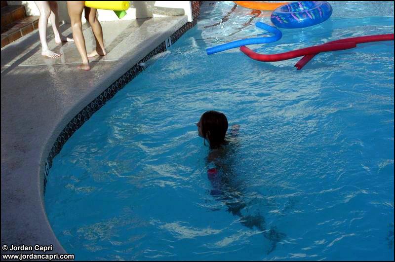 Fotos de jordan capri haciendose la traviesa con sus amigas en la piscina
 #55588910