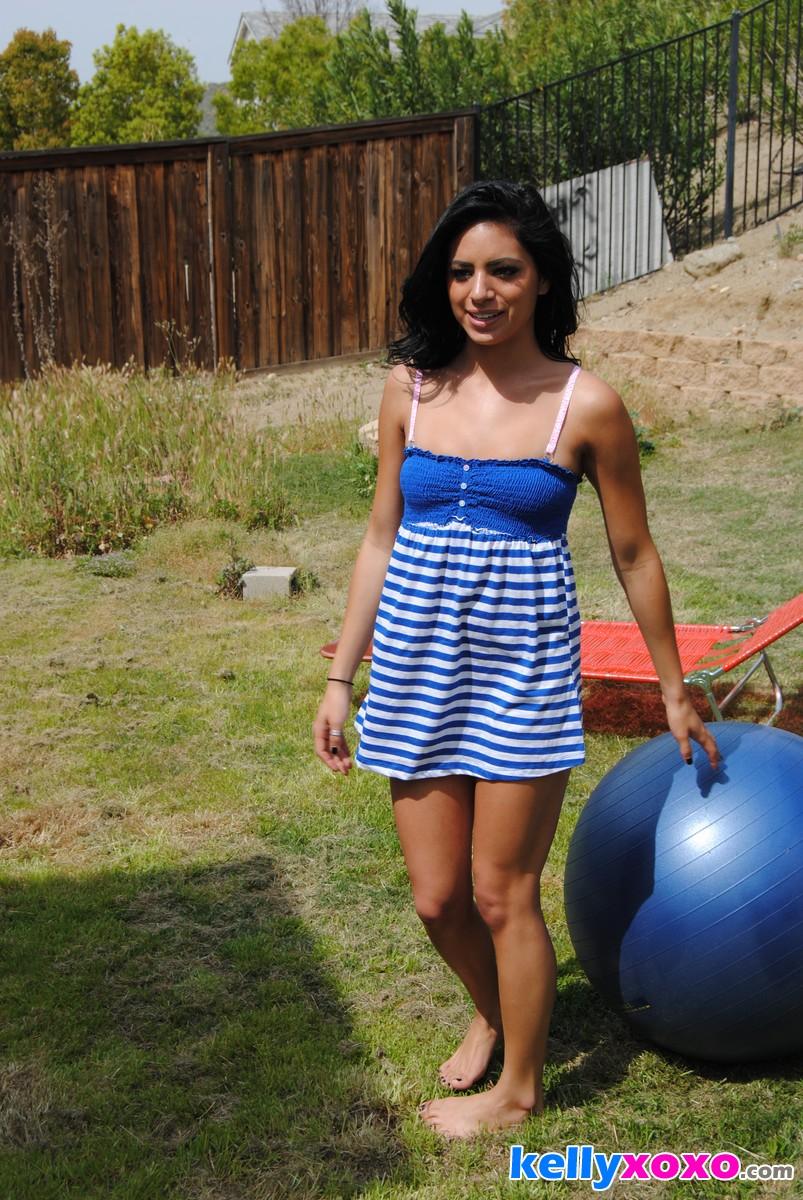 Stunning latina Kelly XoXo bounces her hot body on a giant ball #58715796