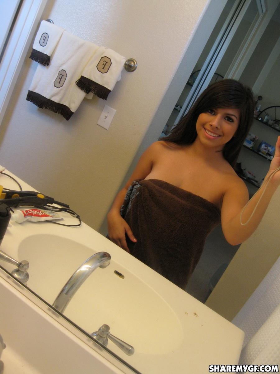 Busty latina layla rose nimmt einige selfies von ihren großen Titten
 #58863043