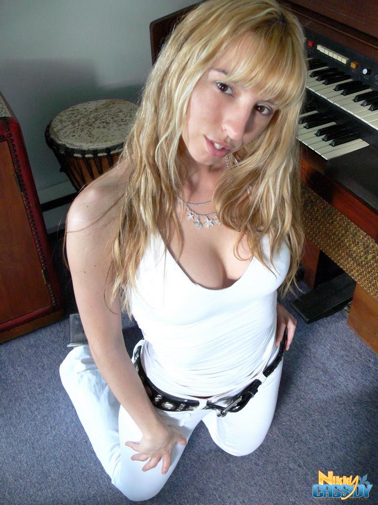 Pictures of teen nympho Nikky Cassidy giving you one hot piano lesson #59795652