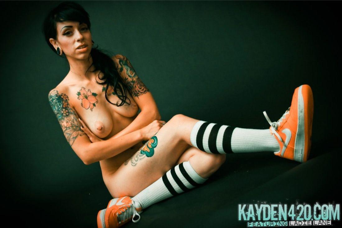 淫乱女ケイデン420の写真 彼女の靴下で喫煙
 #58165065