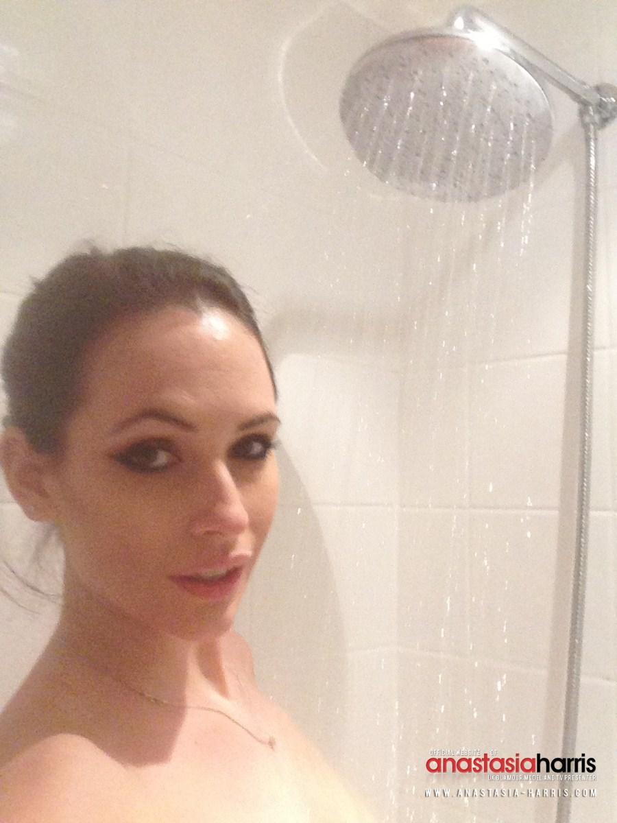 アナスタシア・ハリス、熱いシャワーを浴びようと誘う
 #53125070