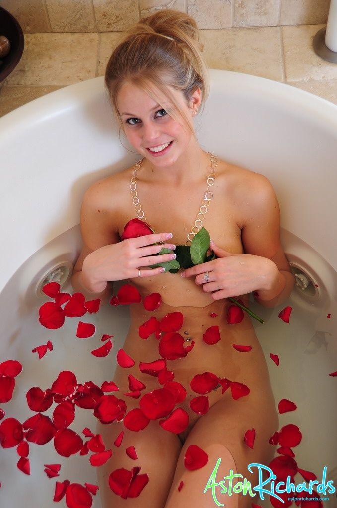 Pictures of teen babe Aston Richards taking a hot bath #53350103