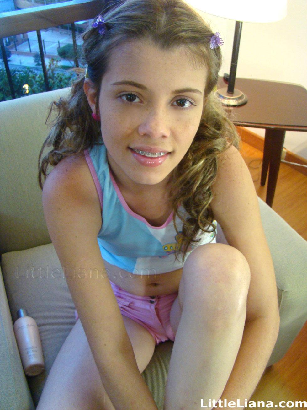 Pictures of teen girl Little Liana hanging out at home #59023237