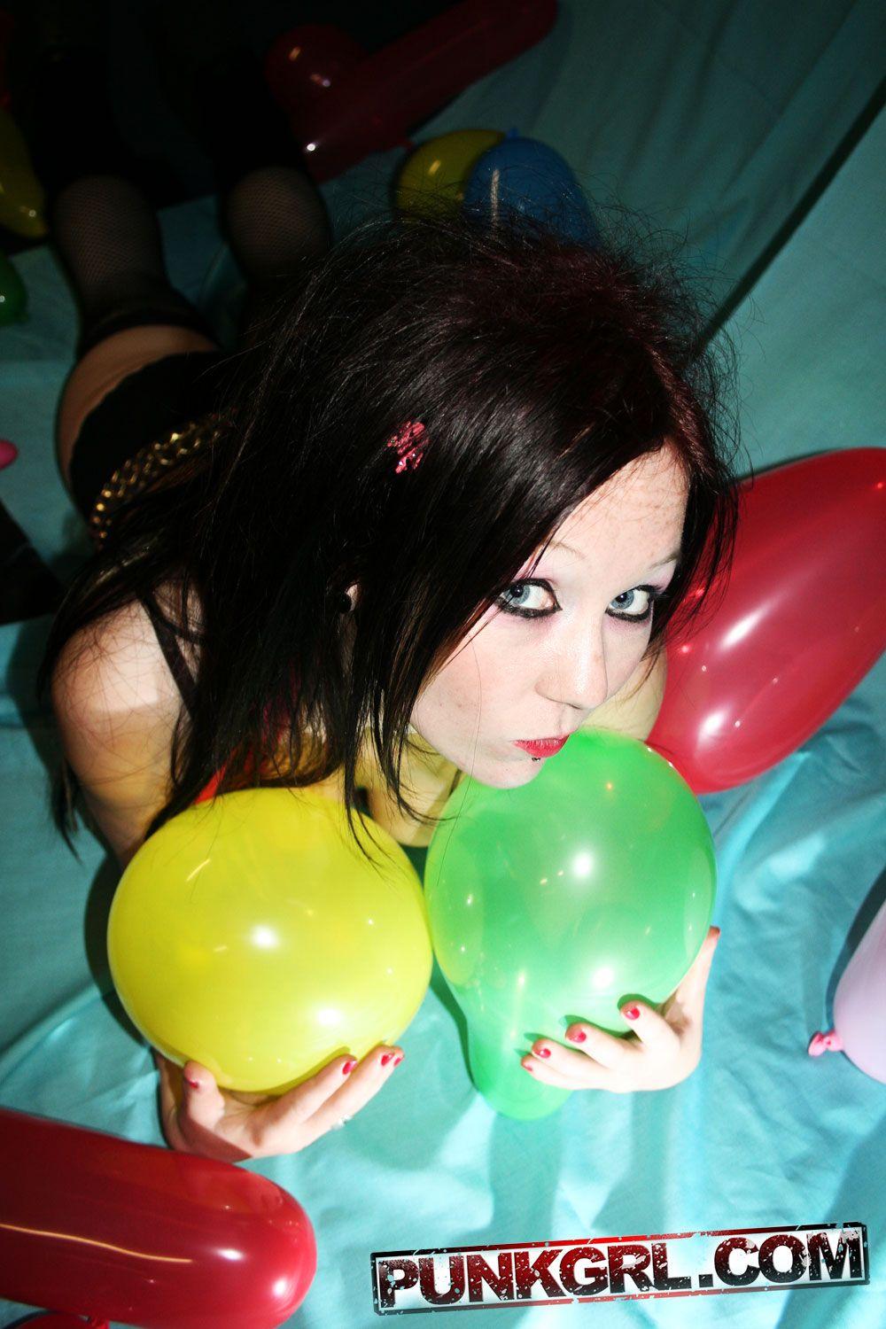 Pictures of teen punkl Charlie getting kinky with balloons #60761210