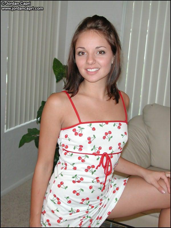 Jordan capri in einer sexy Kirsche Kleid
 #55638841