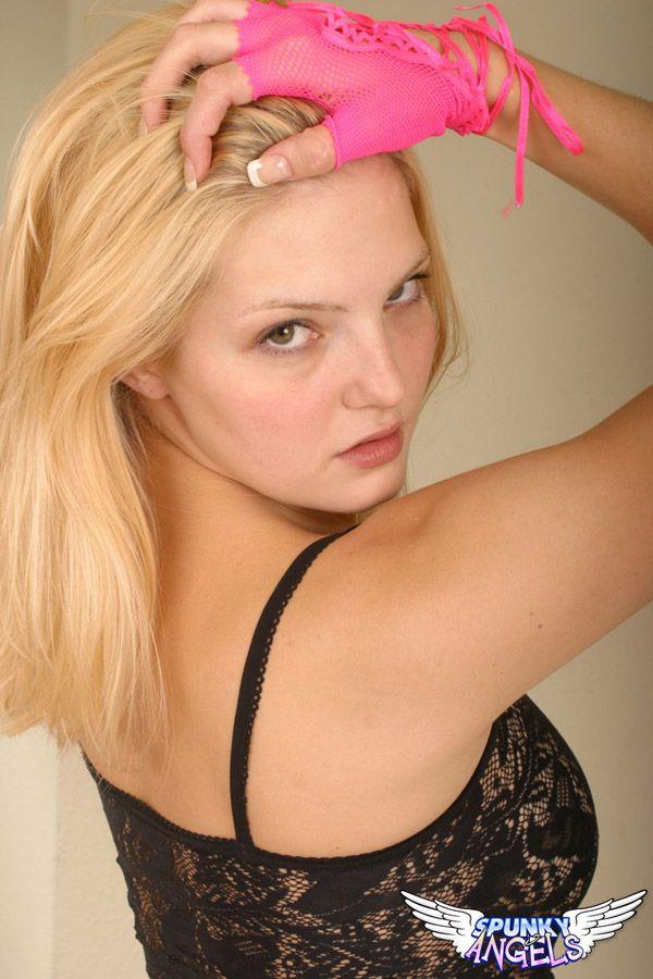 Pictures of teen hottie Danielle wearing pink lingerie #53895699