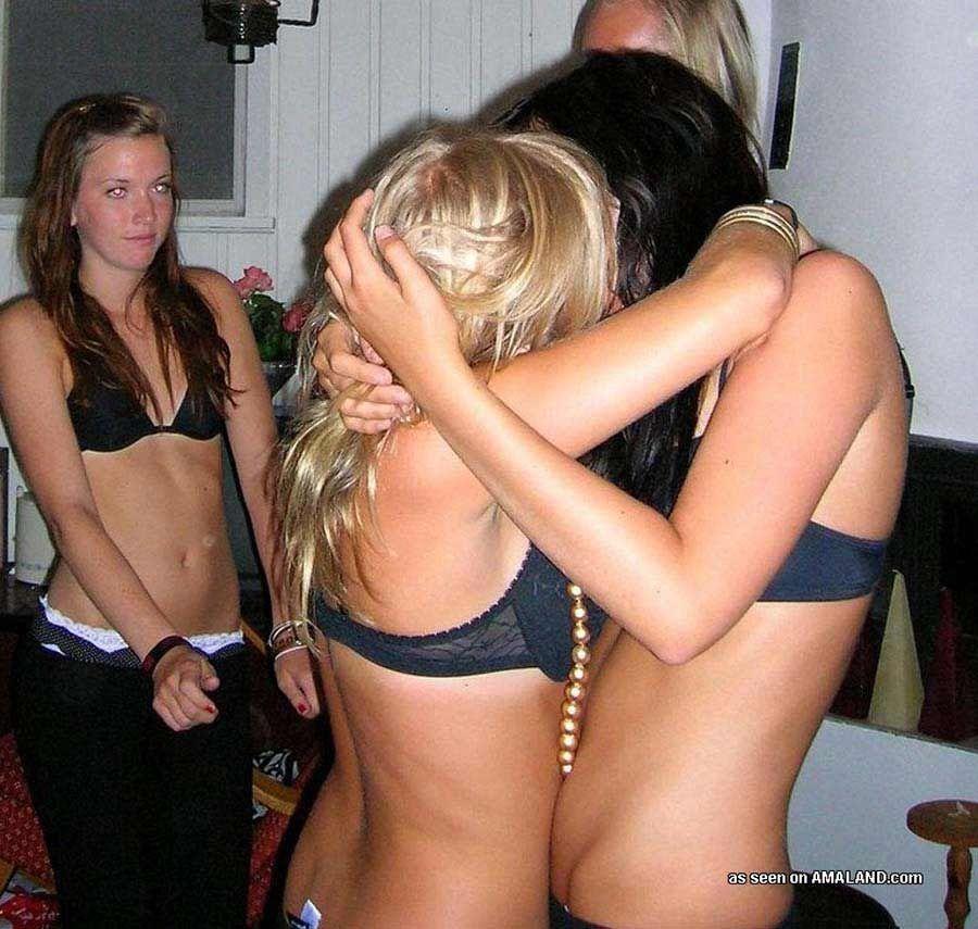 Fotos de novias calientes haciéndose lesbianas
 #60650269