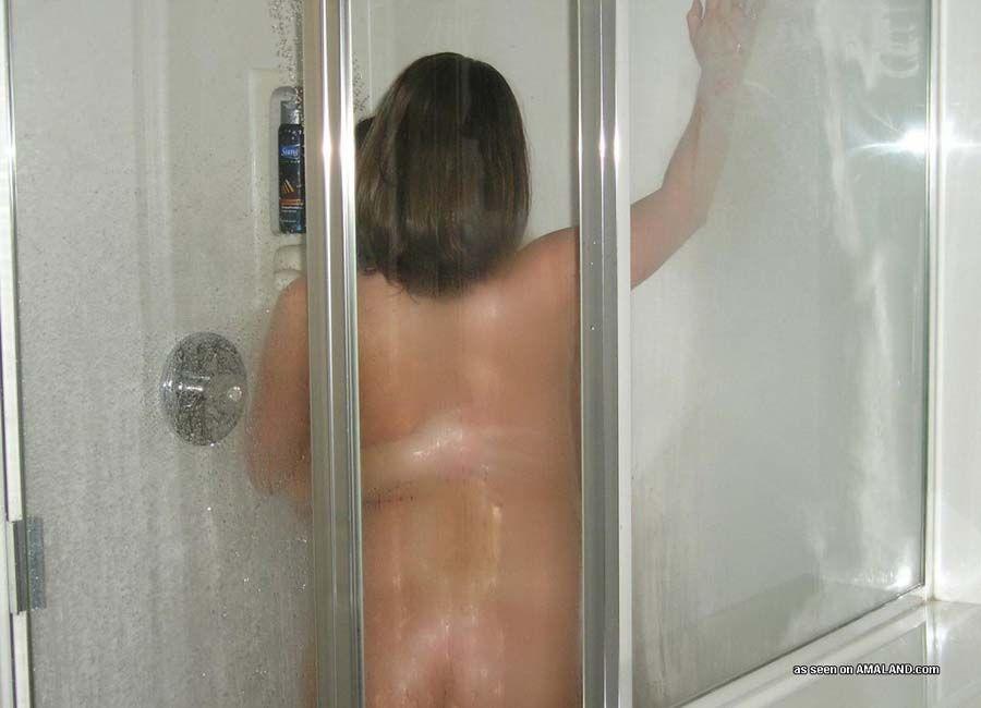 Photos d'amies lesbiennes prenant une douche ensemble
 #60654095