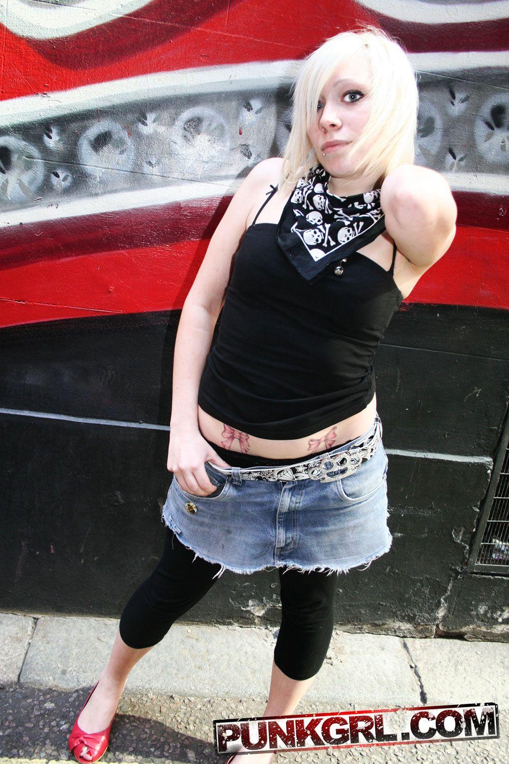 Immagini di punk girl libby prendendo in giro con il suo corpo caldo
 #60759345
