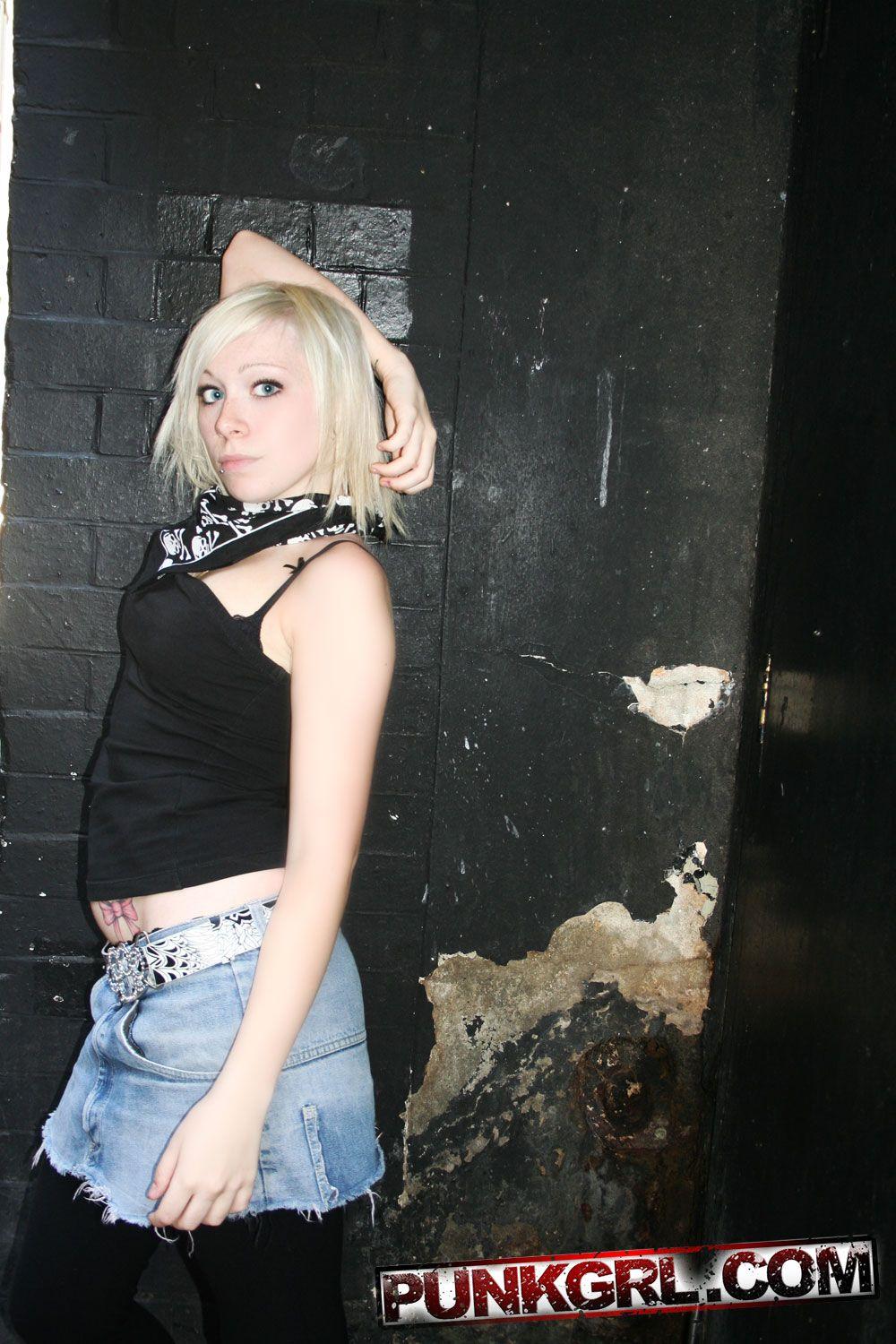 Immagini di punk girl libby prendendo in giro con il suo corpo caldo
 #60759449