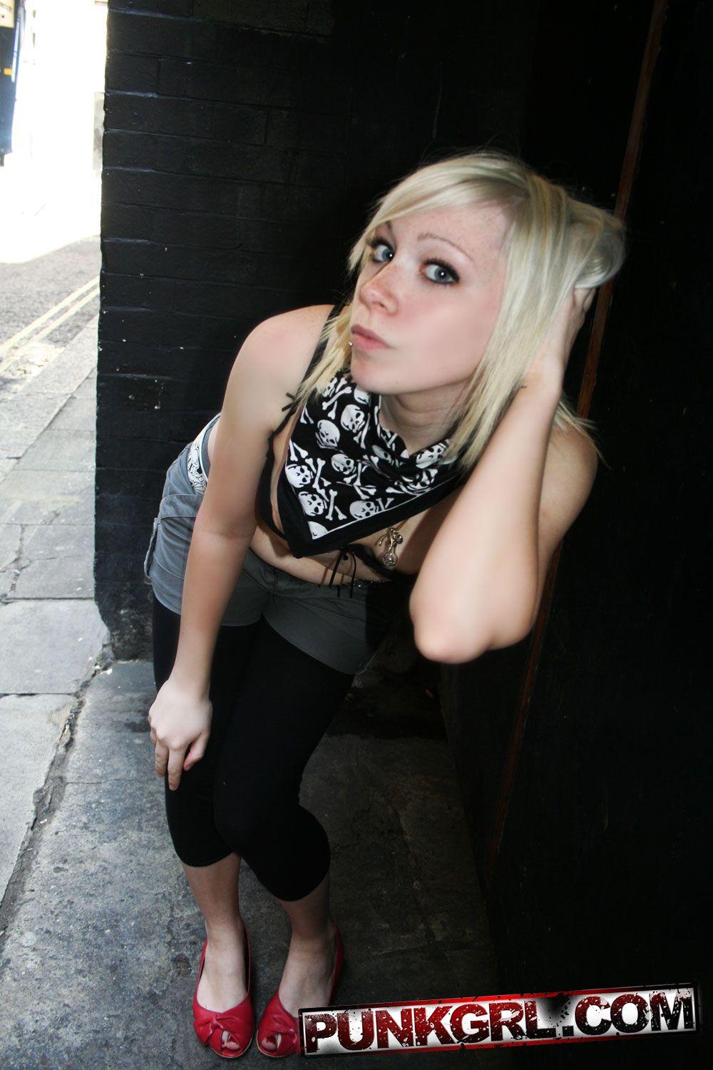 Immagini di punk girl libby prendendo in giro con il suo corpo caldo
 #60759493