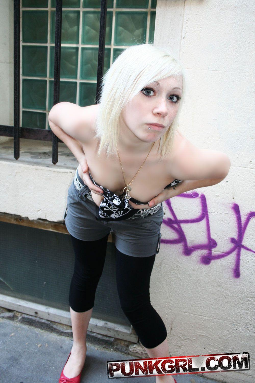 Immagini di punk girl libby prendendo in giro con il suo corpo caldo
 #60759631