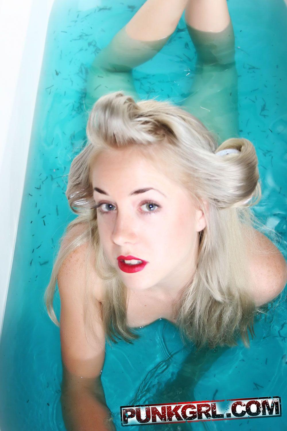 Pictures of punk girl Ezra taking a hot bath #60764430