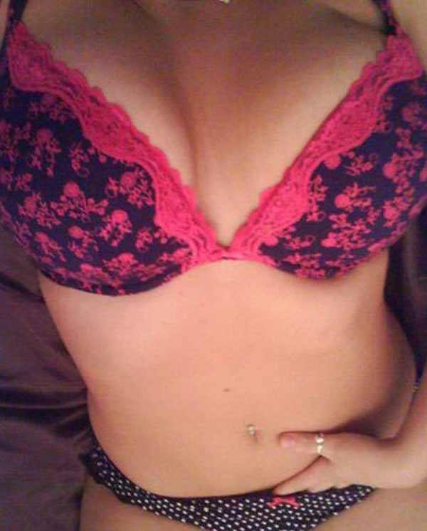 Bilderserie von schwerbrüstigen sexy Freundinnen, die ihre Brüste zeigen
 #61965066