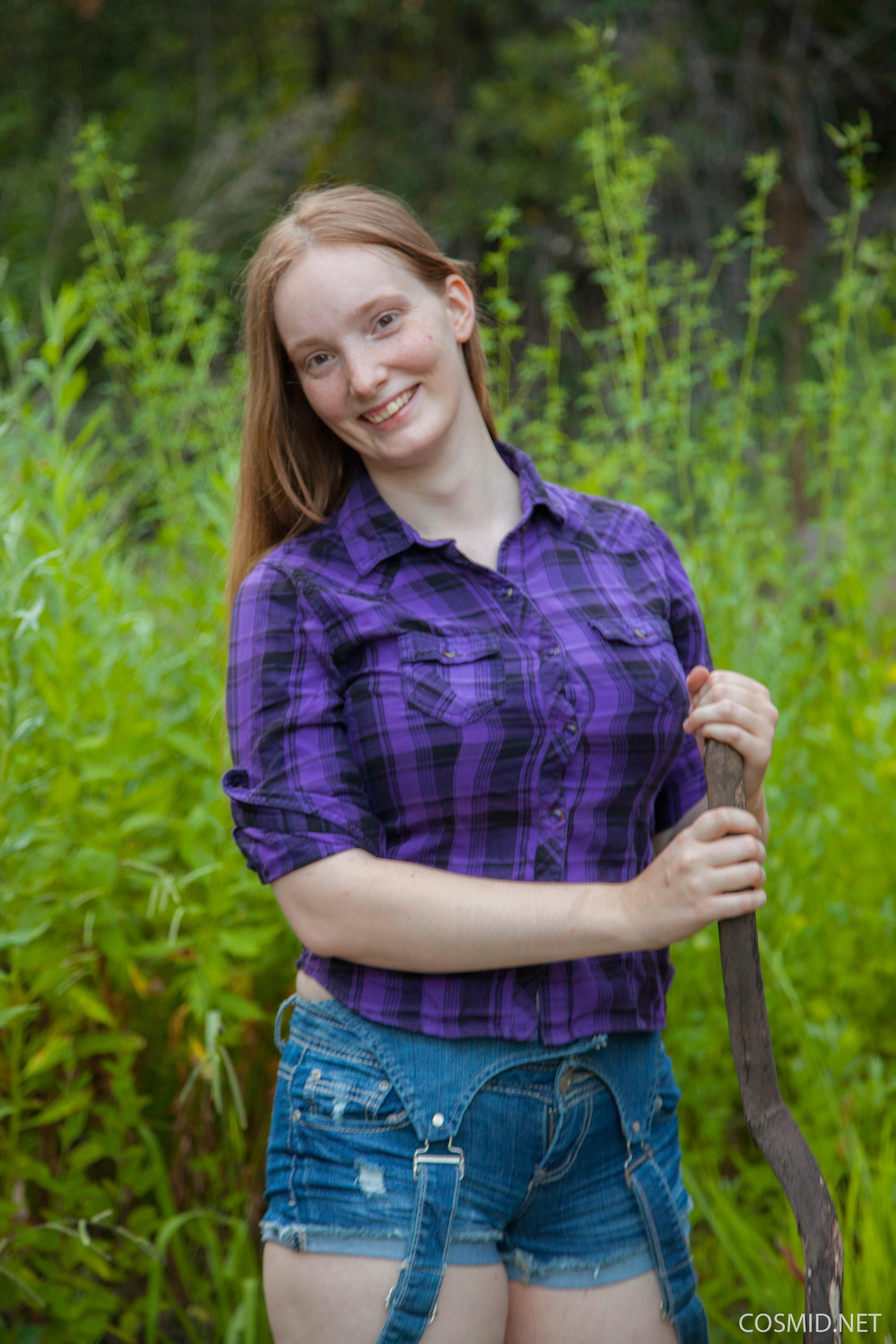 Vollbusige Rothaarige Julia Fleming wird nackt in den Bach geworfen
 #55781129