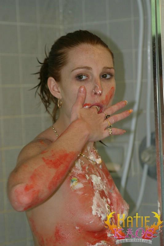 シャワーで自慰行為をするケイティ・カオスの写真
 #61802420