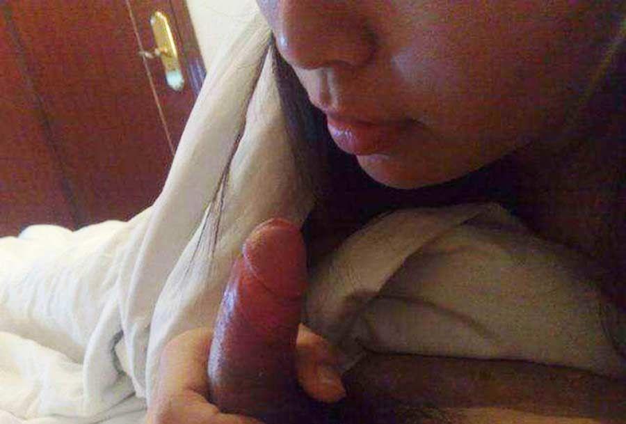 Immagini di una ragazza asiatica che succhia lo sperma dal cazzo del suo ragazzo
 #60518617