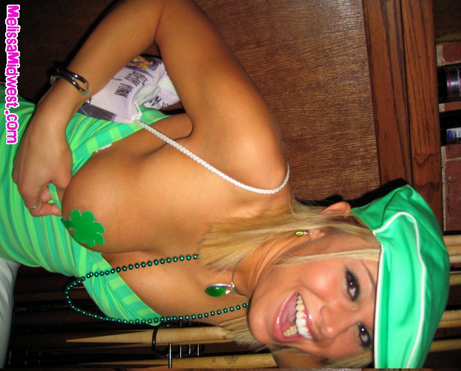 Melissa fête la Saint-Patrick.
 #59496709
