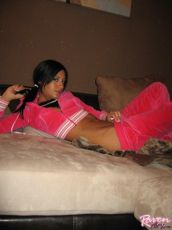 Fotos de la joven raven riley masturbándose en casa
 #59855550